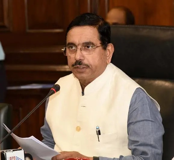 నీట్ వివాదం ప్రభావం.. కేంద్ర విద్యాశాఖ మంత్రి పదవికి ధర్మేంద్ర ప్రధాన్ రాజీనామా, ప్రహ్లాద్ జోషికి అదనపు బాధ్యతలు