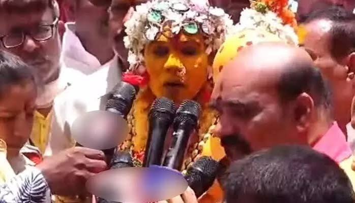 సమాజంలో పాపం పెరుగుతోంది.. ఆచారాలు వీడితే తీవ్ర అనర్థాలు తప్పవు: ఉప్పుగూడ మహాంకాళి అమ్మవారి రంగంలో మాతంగి అనురాధ భవిష్యవాణి!